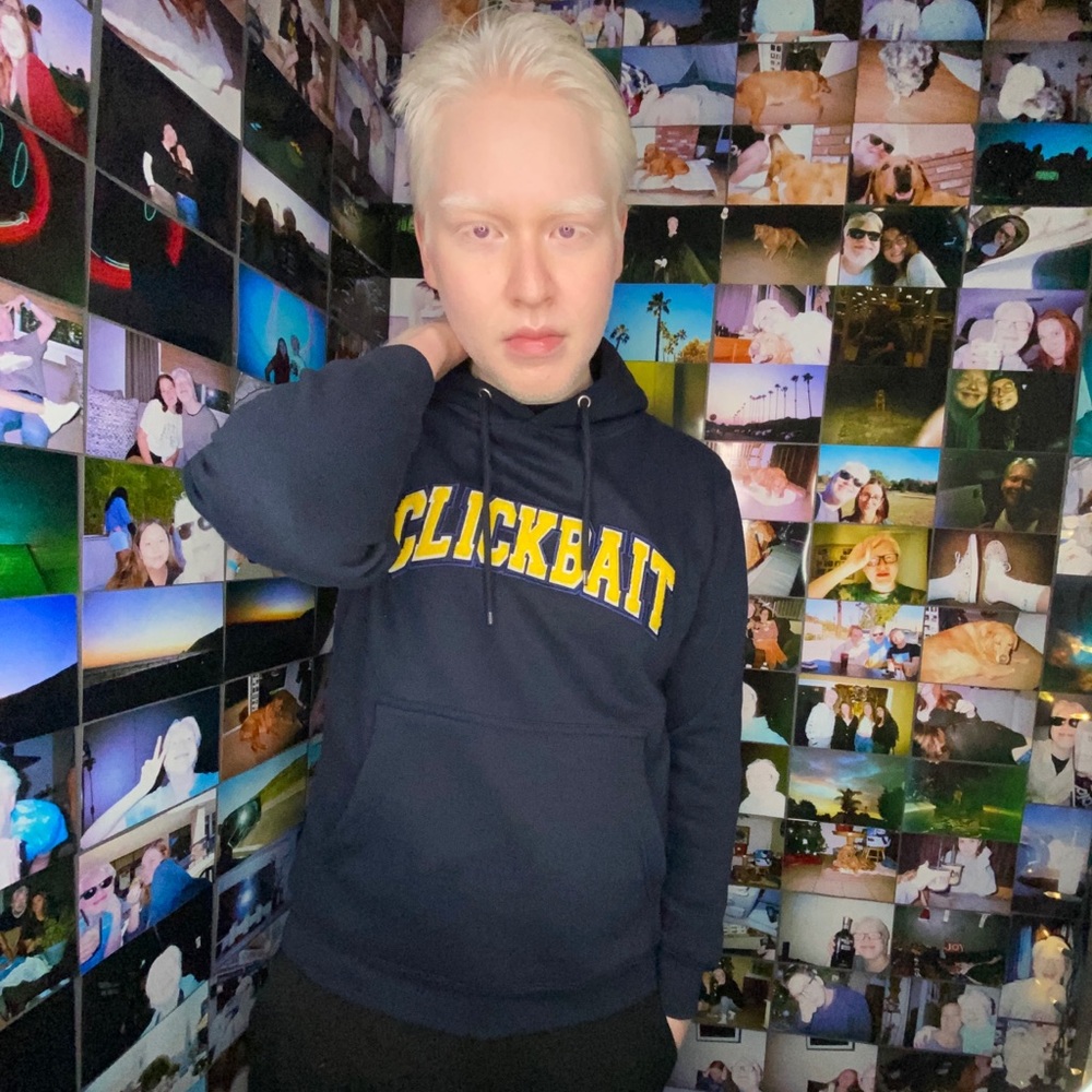 Clickbait navy hoodie :))